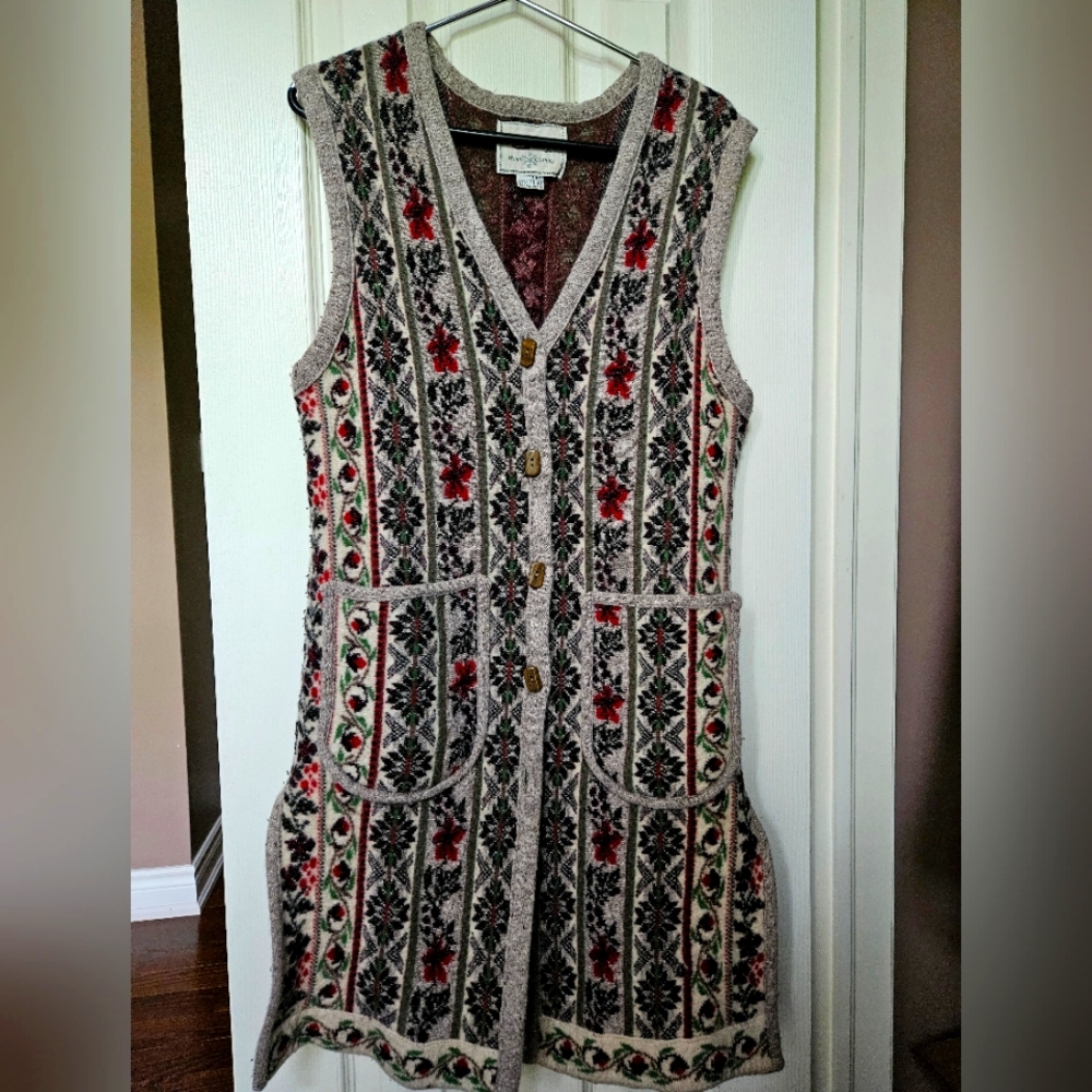 Gorgeous long Sweater Vest